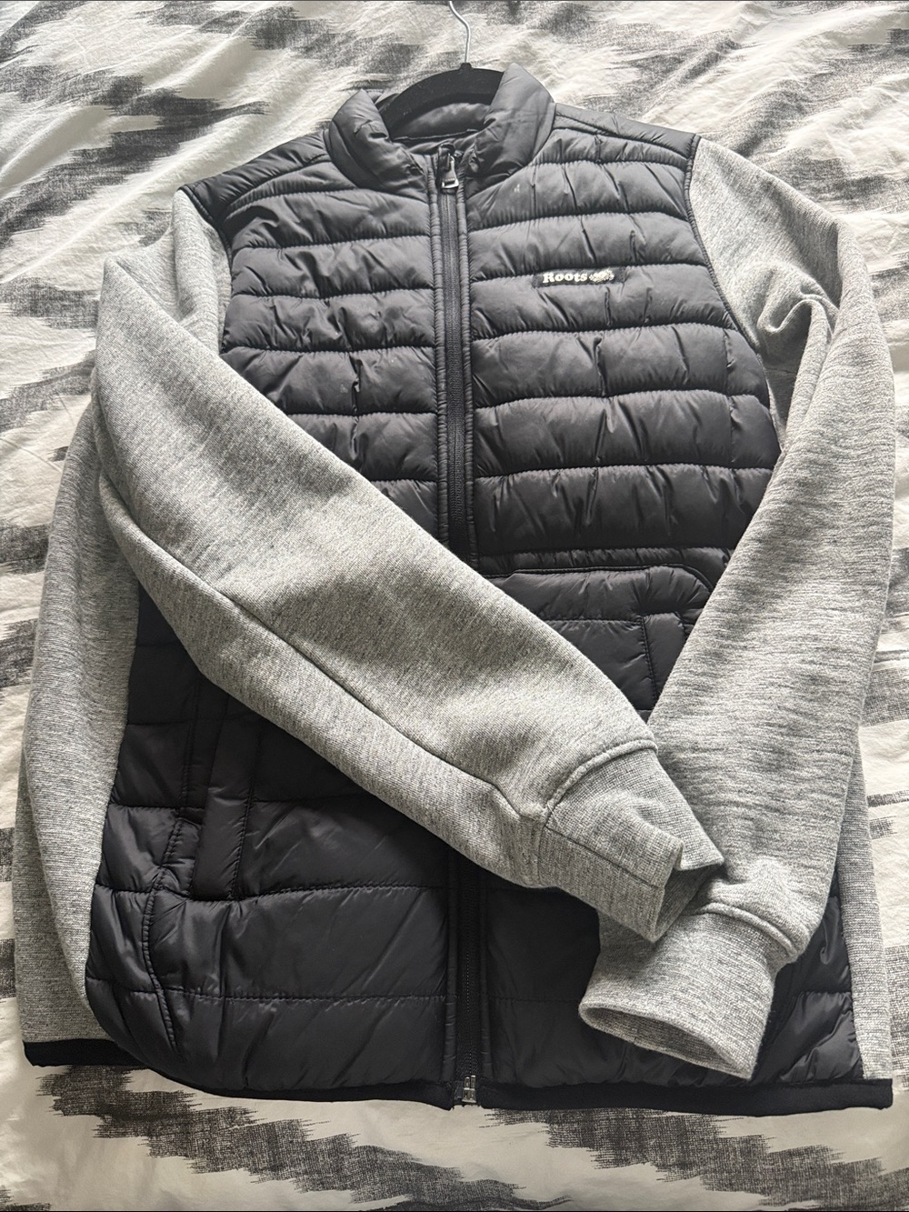 Roots Women’s Black Quilted Body with Gray Knit Sleeves Zip-Up